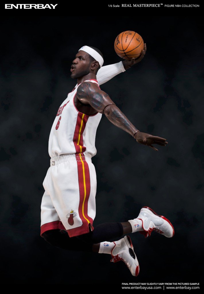 1/6 Real Masterpiece - NBA Collection LeBron James Scale Collectible Figure (with Extra Cleveland no.23 Red Jersey)