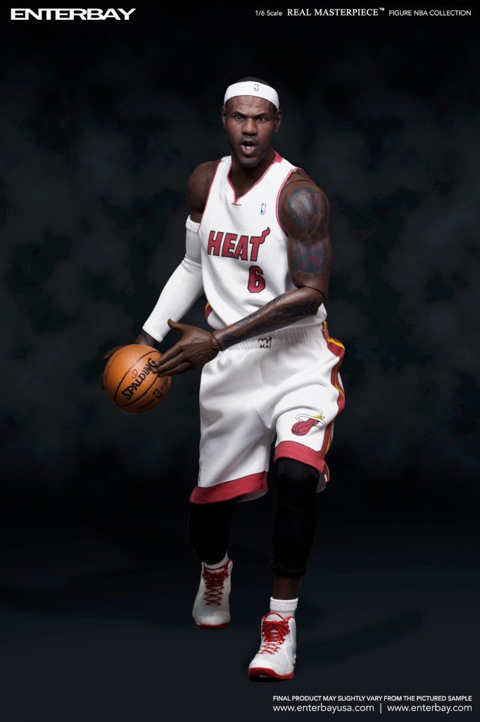 1/6 Real Masterpiece - NBA Collection LeBron James Scale Collectible Figure (with Extra Cleveland no.23 Red Jersey)